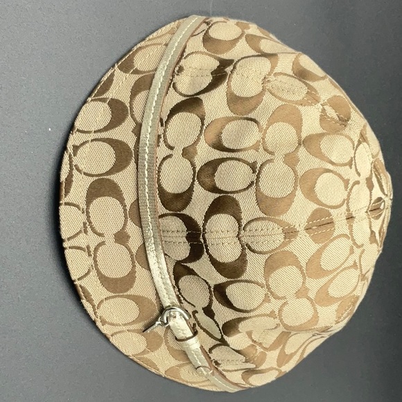 Coach Hat/Cap Newsboy style.Signature print. Tan/Metallic Leather trim.Original. - Picture 14 of 16